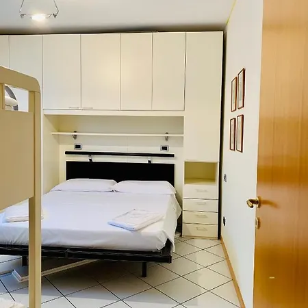 דירה Ares Apartment - Gardacase Net סירמיונה